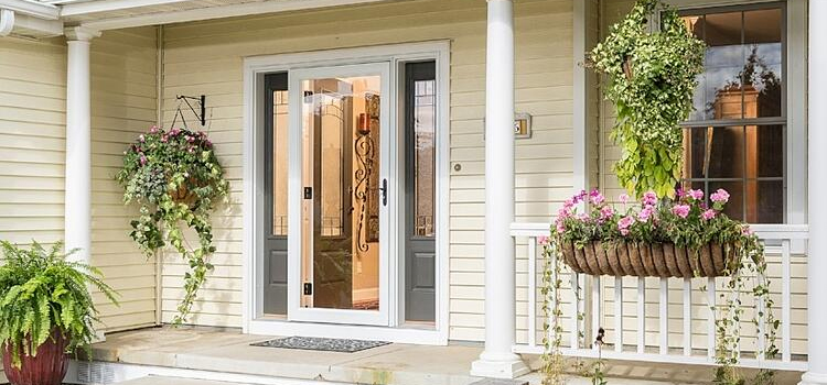 screen door installation in Strawberry